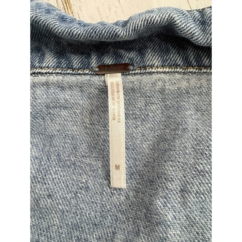 Free People Bedford Distressed Blue Denim Cropped Jean Jacket Women size M - Picture 6 of 11